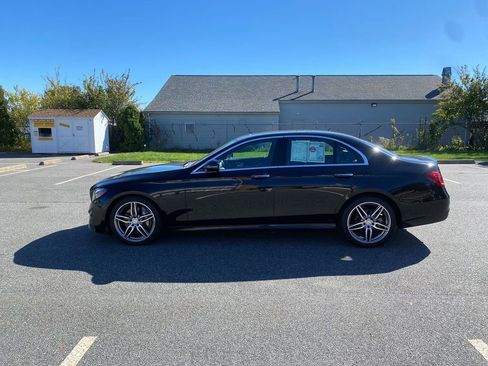 Used 2017 Mercedes-Benz E 300 4MATIC image 9