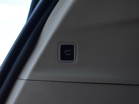 Used 2023 Chrysler Voyager LX FWD image 26