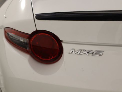 Used 2019 MAZDA MX-5 Miata Club w/ I-ACTIVSENSE Club Package RWD image 41
