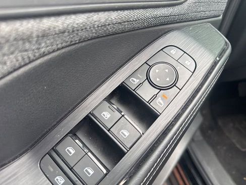 Used 2023 Nissan Rogue SV image 9