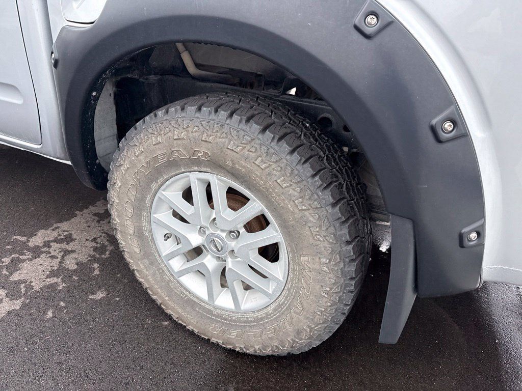 Used 2018 Nissan Frontier SV AWD/4WD image 9