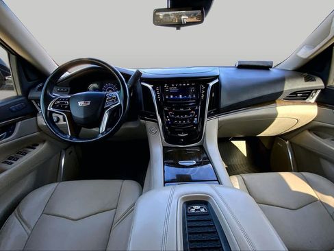 Used 2019 Cadillac Escalade Premium Luxury RWD image 16