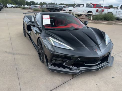 Used 2024 Chevrolet Corvette Stingray Premium Conv w/ Battery Protection Package image 3