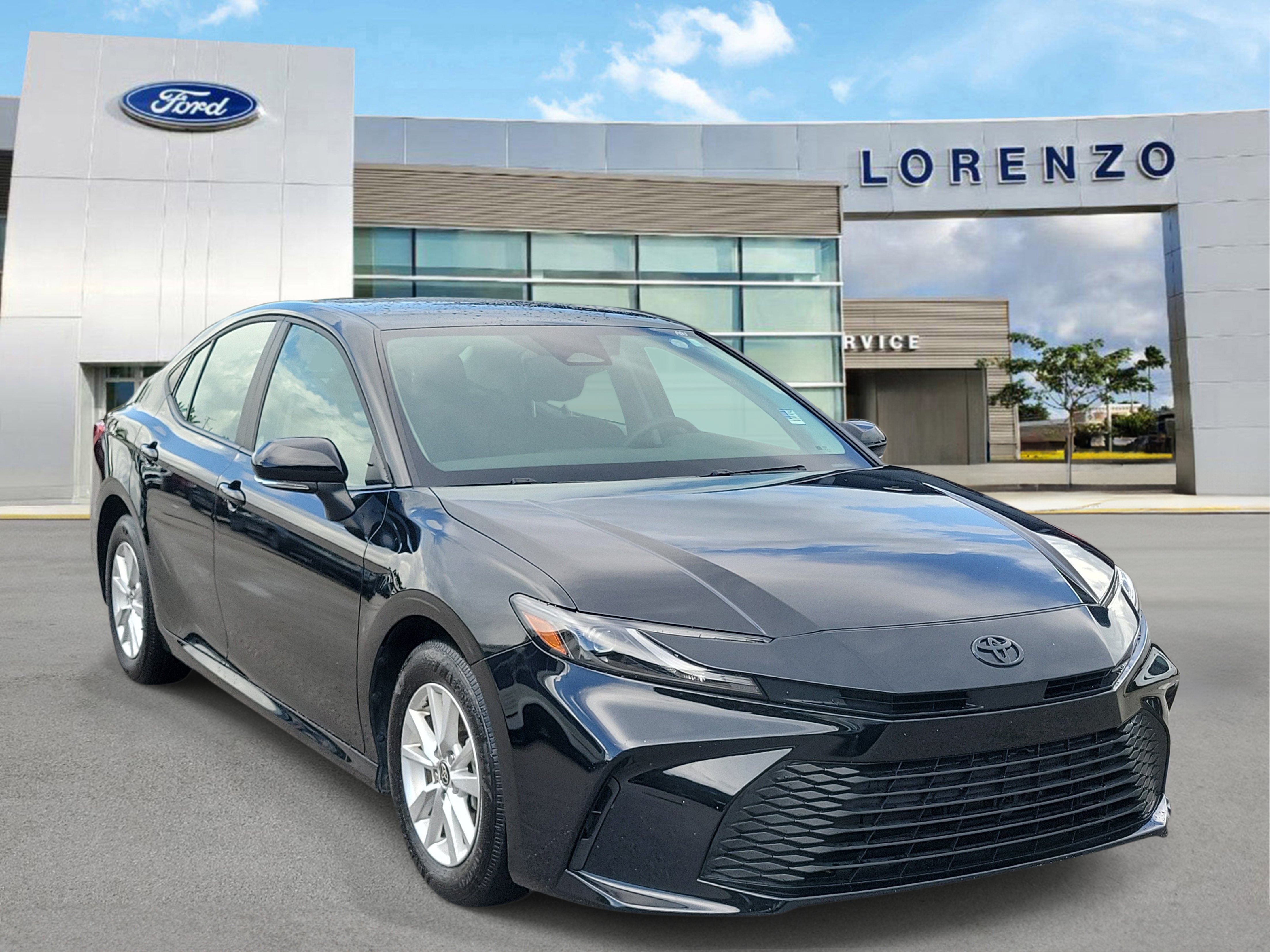 Used 2025 Toyota Camry LE FWD image 3