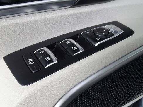 Used 2024 Kia Telluride EX w/ EX Captain's Chair Package image 18