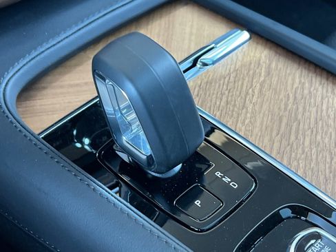 Used 2025 Volvo XC90 B6 Ultra image 28