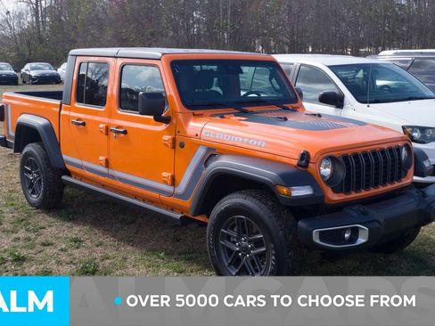 Used 2025 Jeep Gladiator Sport image 2