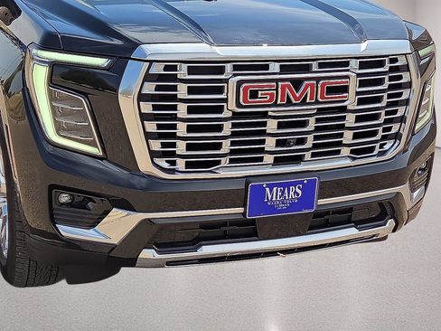 Used 2025 GMC Yukon XL Denali AWD/4WD image 10