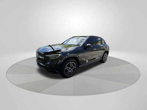 Used 2025 Mercedes-Benz GLC 300 image 3