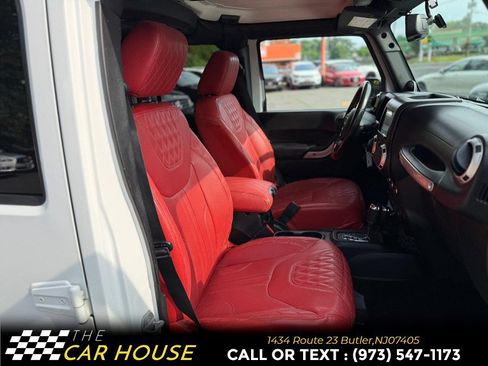 Used 2013 Jeep Wrangler Unlimited Sahara w/ Dual Top Group AWD/4WD image 20