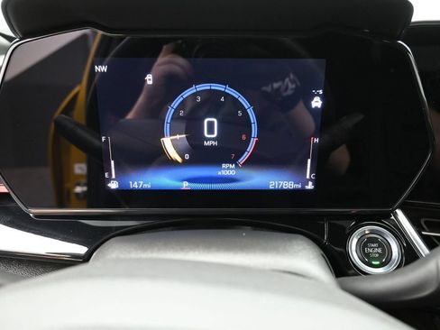 Used 2024 Chevrolet Trax RS w/ Sunroof Package FWD image 4