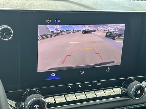 Used 2024 Chevrolet Colorado LT w/ LT Convenience Package image 18