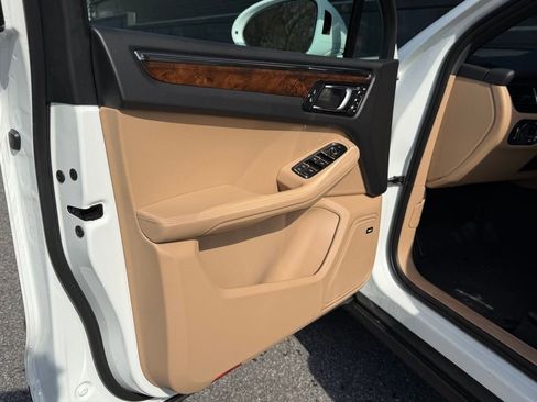 Certified 2026 Porsche Macan image 18