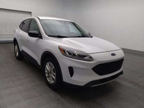 Used 2020 Ford Escape SE image 13