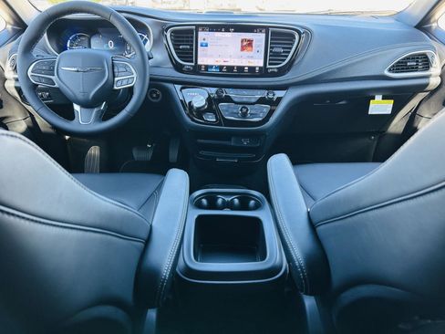 New 2026 Chrysler Pacifica Select w/ Quick Order Package 2EV image 27