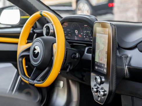 Used 2019 McLaren Senna image 27