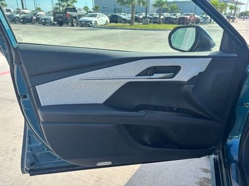 Used 2025 Toyota Camry SE image 8