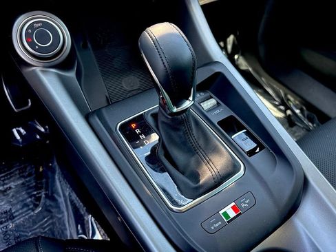 Used 2025 Alfa Romeo Tonale w/ Premium Package AWD/4WD image 17