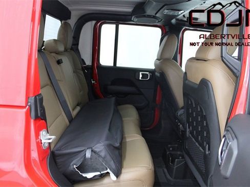 Used 2023 Jeep Gladiator Rubicon w/ Cold Weather Group image 21