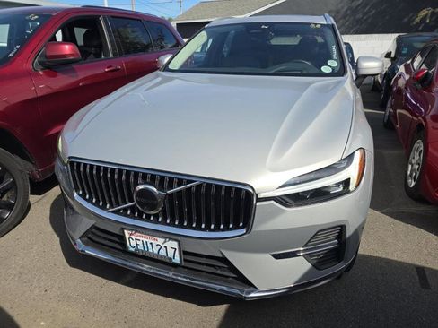 Used 2023 Volvo XC60 B6 Ultimate image 2