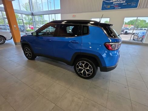 Used 2025 Jeep Compass Limited AWD/4WD image 18