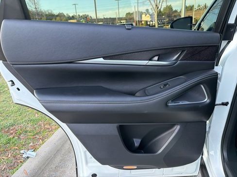 Used 2024 INFINITI QX60 Sensory w/ Vision Package image 37