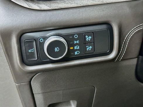 Used 2020 Ford Explorer Platinum w/ Premium Technology Package AWD/4WD image 13