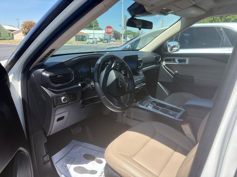 Used 2020 Ford Explorer XLT w/ Equipment Group 202A AWD/4WD image 5