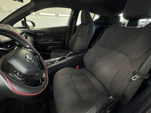 Used 2018 Toyota C-HR XLE FWD image 13