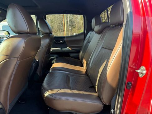 Used 2017 Toyota Tacoma Limited w/ Tow Package image 12