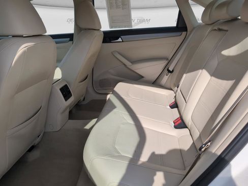 Used 2014 Volkswagen Passat 1.8T SE FWD image 28