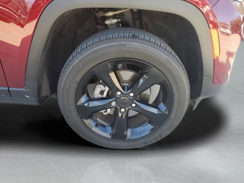 Certified 2025 Jeep Grand Cherokee Altitude image 6