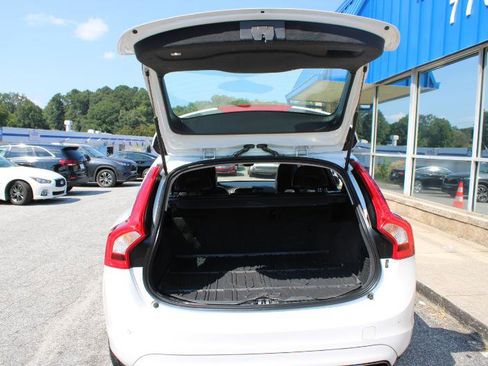 Used 2017 Volvo V60 T5 Premier w/ Convenience Package image 17