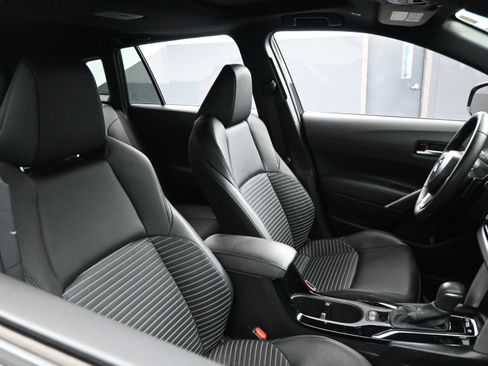 Used 2024 Toyota Corolla Cross XSE image 22