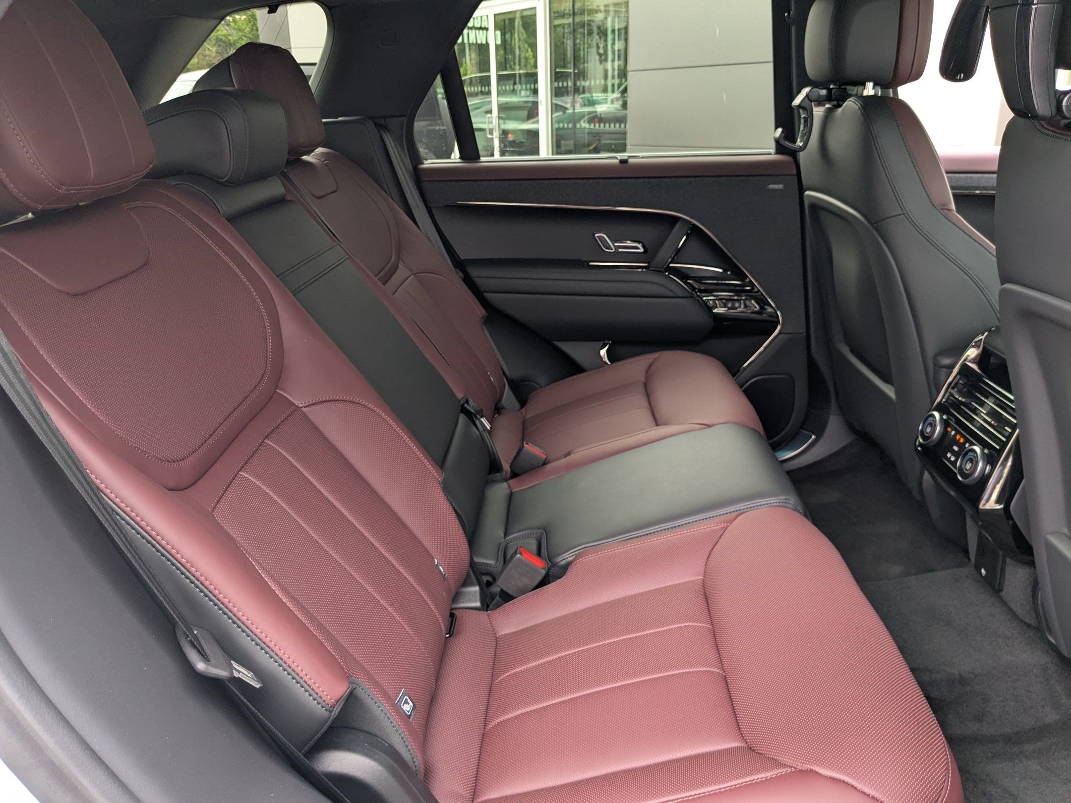 New 2026 Land Rover Range Rover Sport Dynamic SE AWD/4WD image 32