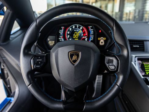 Used 2018 Lamborghini Aventador S image 34