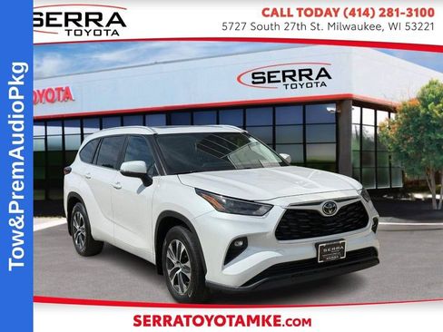 Used 2024 Toyota Highlander XLE AWD/4WD image 1