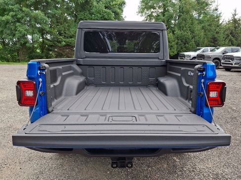 Used 2025 Jeep Gladiator Sport AWD/4WD image 28
