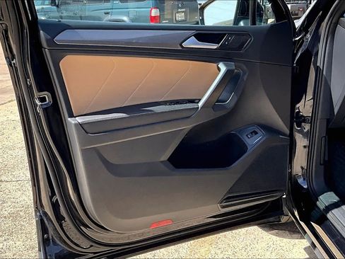 Used 2023 Volkswagen Tiguan SE image 21