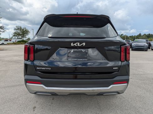 Used 2026 Kia Sorento S AWD/4WD image 5