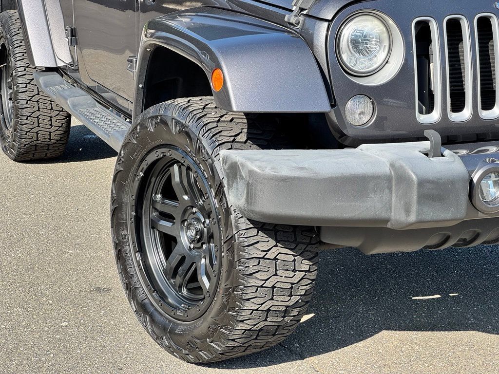 Used 2017 Jeep Wrangler Unlimited Sahara w/ Connectivity Group AWD/4WD image 39
