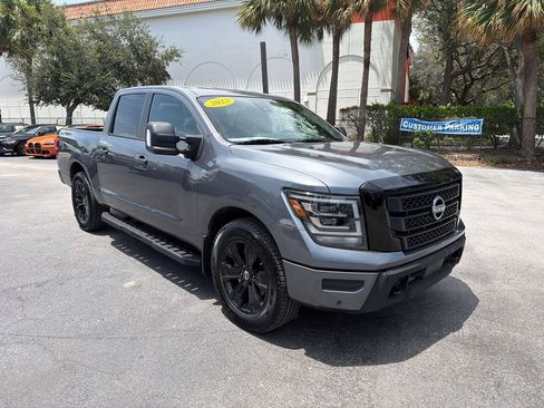 Used 2023 Nissan Titan SV w/ SV Convenience Package RWD image 7