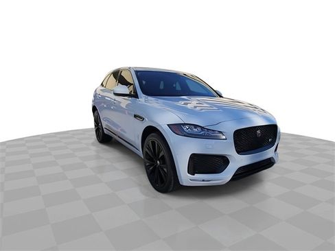 Used 2019 Jaguar F-PACE S image 2