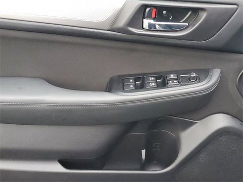 Used 2018 Subaru Outback 2.5i Premium image 15