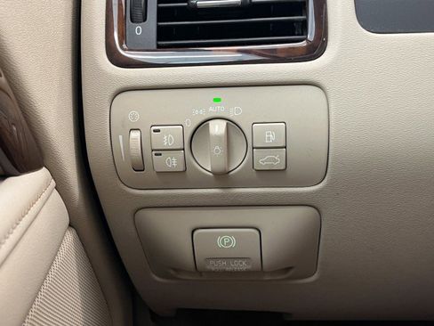 Used 2013 Volvo XC70 T6 image 19