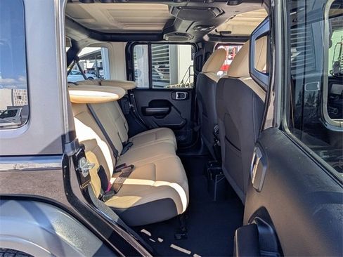 Used 2018 Jeep Wrangler Unlimited Sport S image 11
