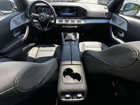 Certified 2025 Mercedes-Benz GLS 450 4MATIC image 28