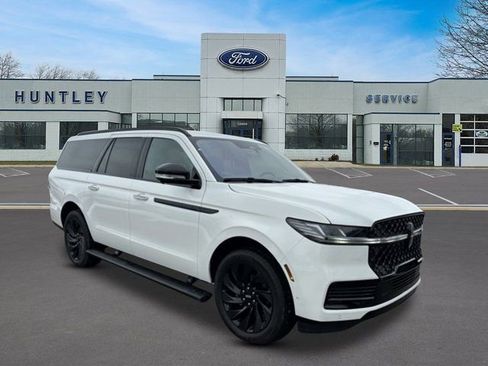 Used 2025 Lincoln Navigator L Reserve w/ Jet Appearance Package AWD/4WD image 3