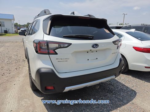 Used 2023 Subaru Outback Limited AWD/4WD image 8