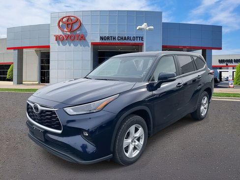 Used 2023 Toyota Highlander LE image 6